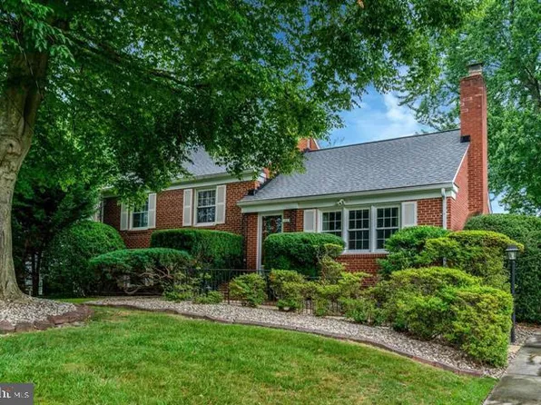 4902 Ravensworth Rd, Annandale, VA 22003