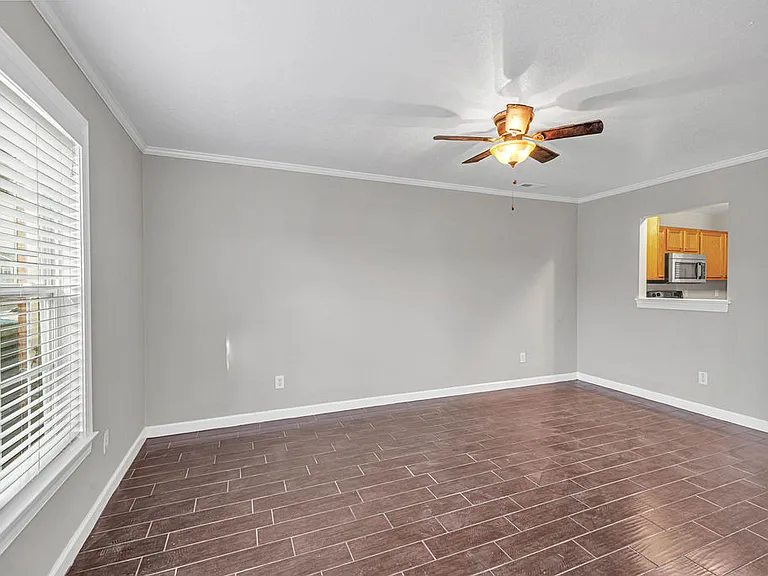 300 Streamwood Dr #1 — Photo 3