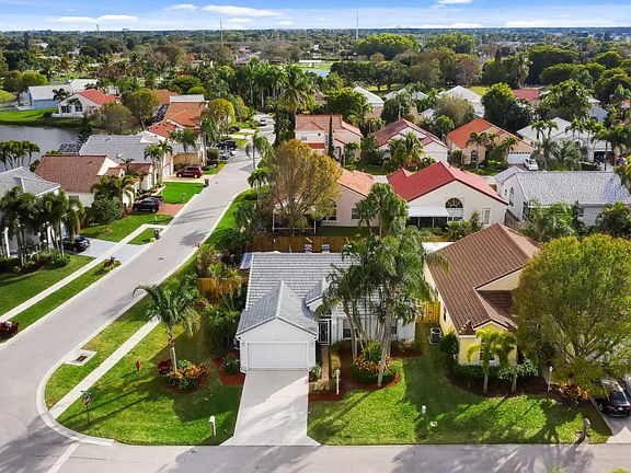3rd image of 4988 Broadstone Cir