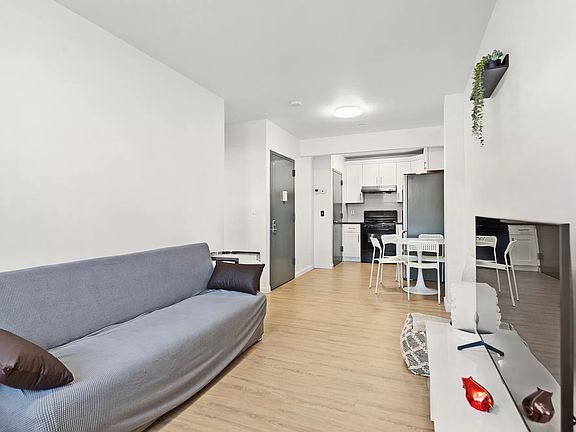 2nd image of 914 58th St #2A