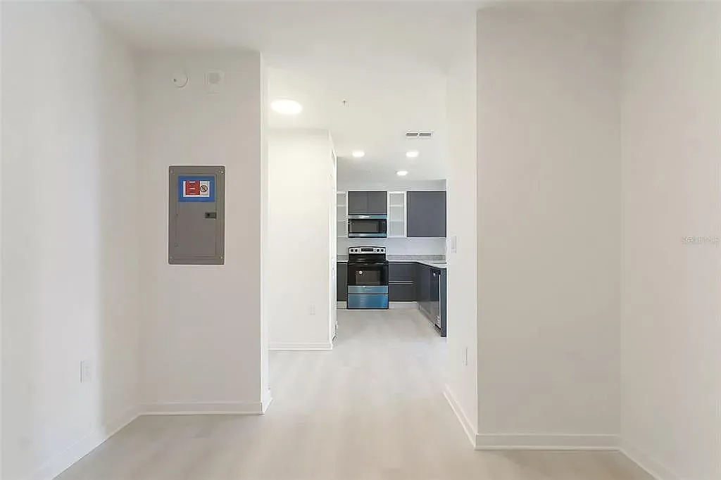 2 bed, 1050 sqft, $1,900 — Photo 1