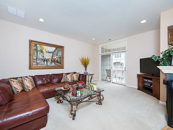 3rd image of 406 Kensington Ln
