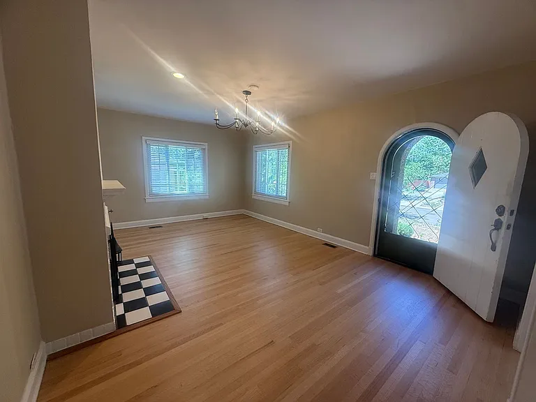 834 N Newport St — Photo 6