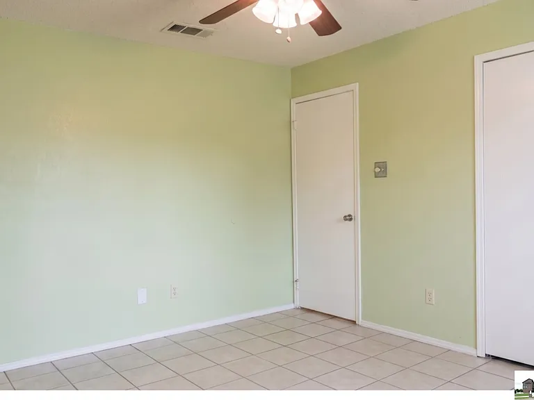 2404 Fieldstone Dr — Photo 10