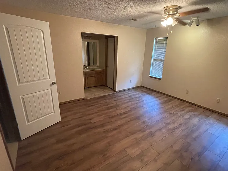 3601 Shannon Dr — Photo 7