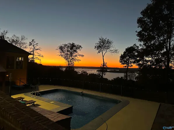 139 Summit Point, Guntersville, AL 35976