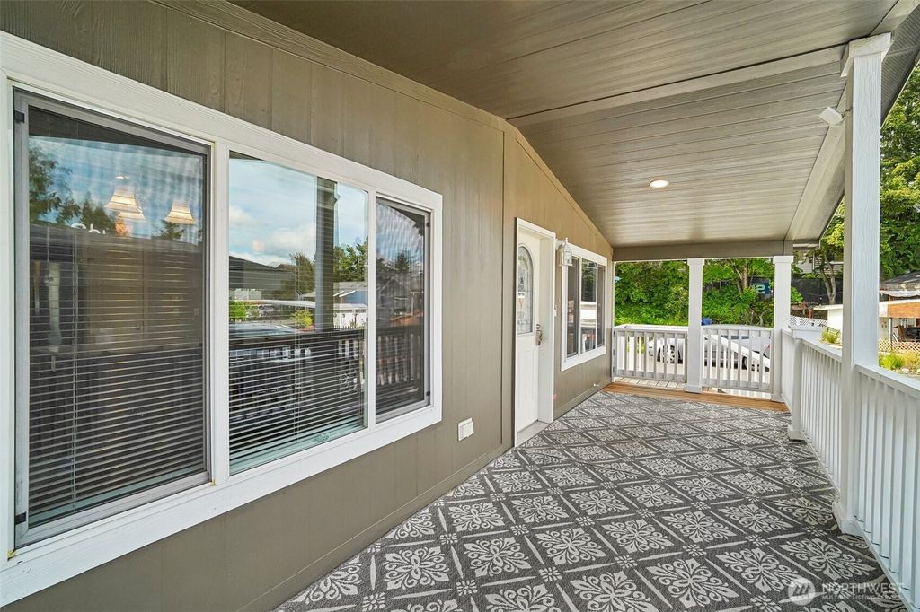 14322 Admiralty Way #6, Lynnwood, WA - View 5