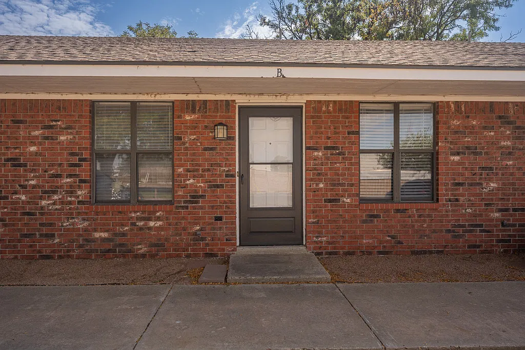 2 bed, 945 sqft, $1,050 — Photo 1