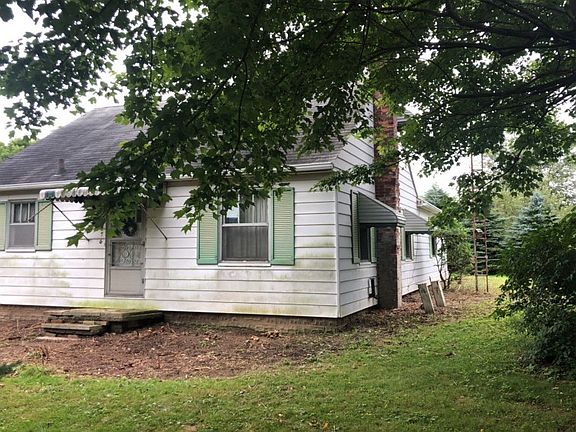 3rd image of 8776 Edison St NE