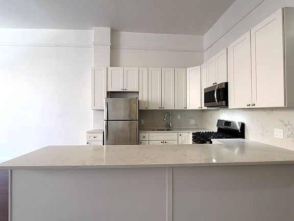 5th image of 54 W 74th St APT 303