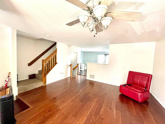2nd image of 299 Oxford Oak Dr