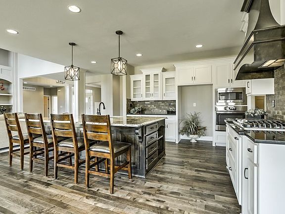 3rd image of 1811 Red Orchard Dr