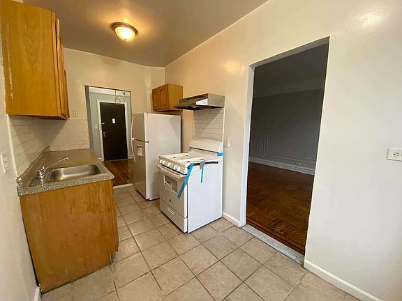 5th image of 8020 Broadway #B4