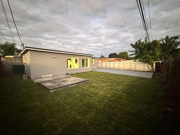 3rd image of 7430 Venetian Street