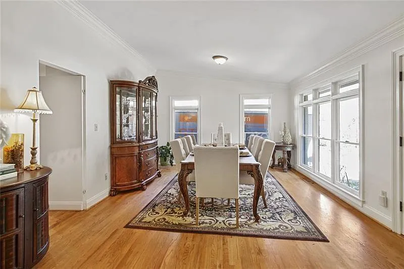 5 bed, 4.0 bath, 3762 sqft, $6,750 — Photo 2