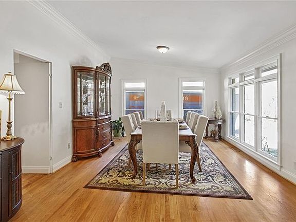 2nd image of 1930 Wildwood Pl NE