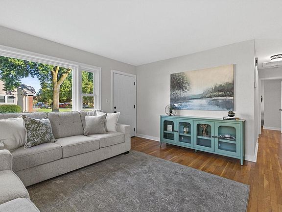3rd image of 1905 Gilson STREET