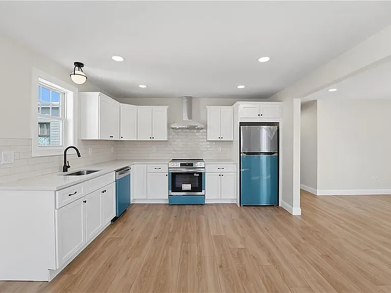 37 Webb St #1 — Photo 12