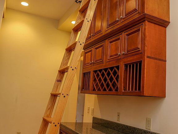 5th image of 5 Washington Pl APT 1