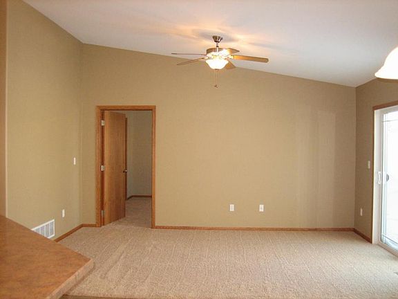 5th image of 2120 Pembrooke Dr