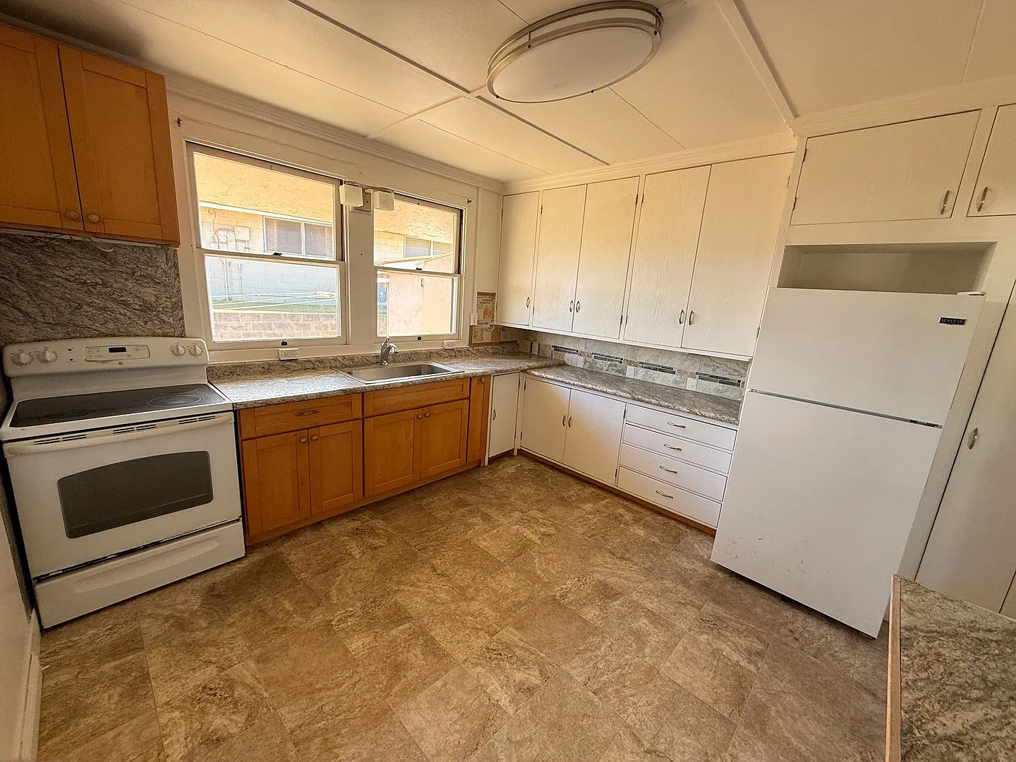 4-Bedroom / 2-Bathroom Home for Rent in Kahului! — Photo 3