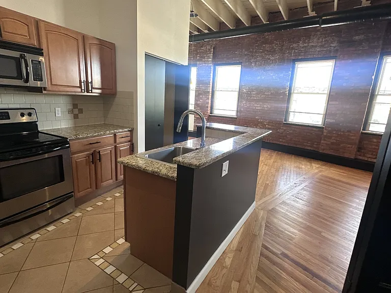 2800 Mayfield Rd — Photo 6