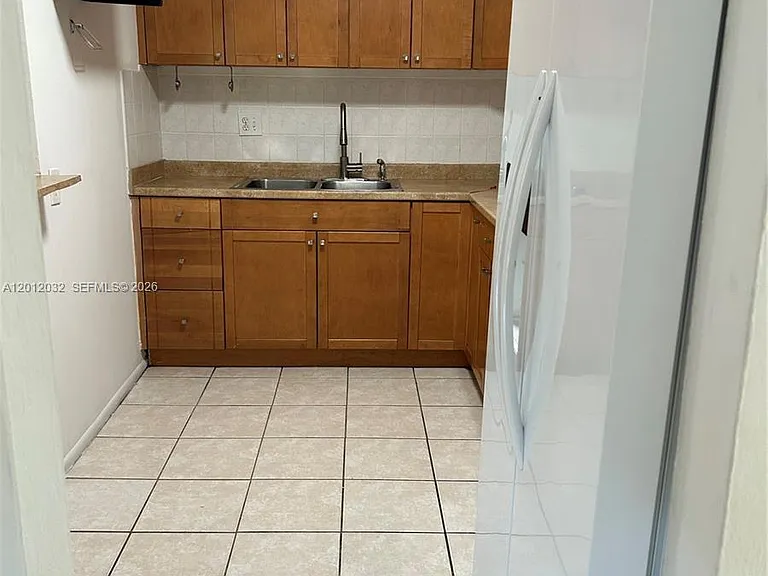 9445 SW 76th St #U6 — Photo 9