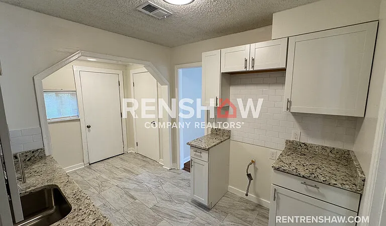4550 Quince Rd — Photo 8