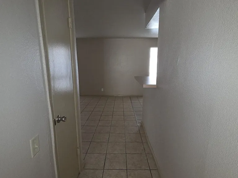 2219 E Travis St #206 — Photo 2