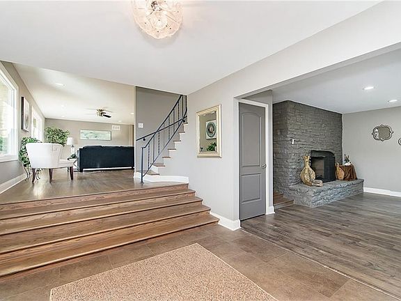 5th image of 460 Braeside North Dr