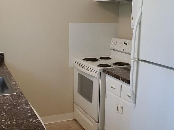 3rd image of 648 La Grande Dr APT 2