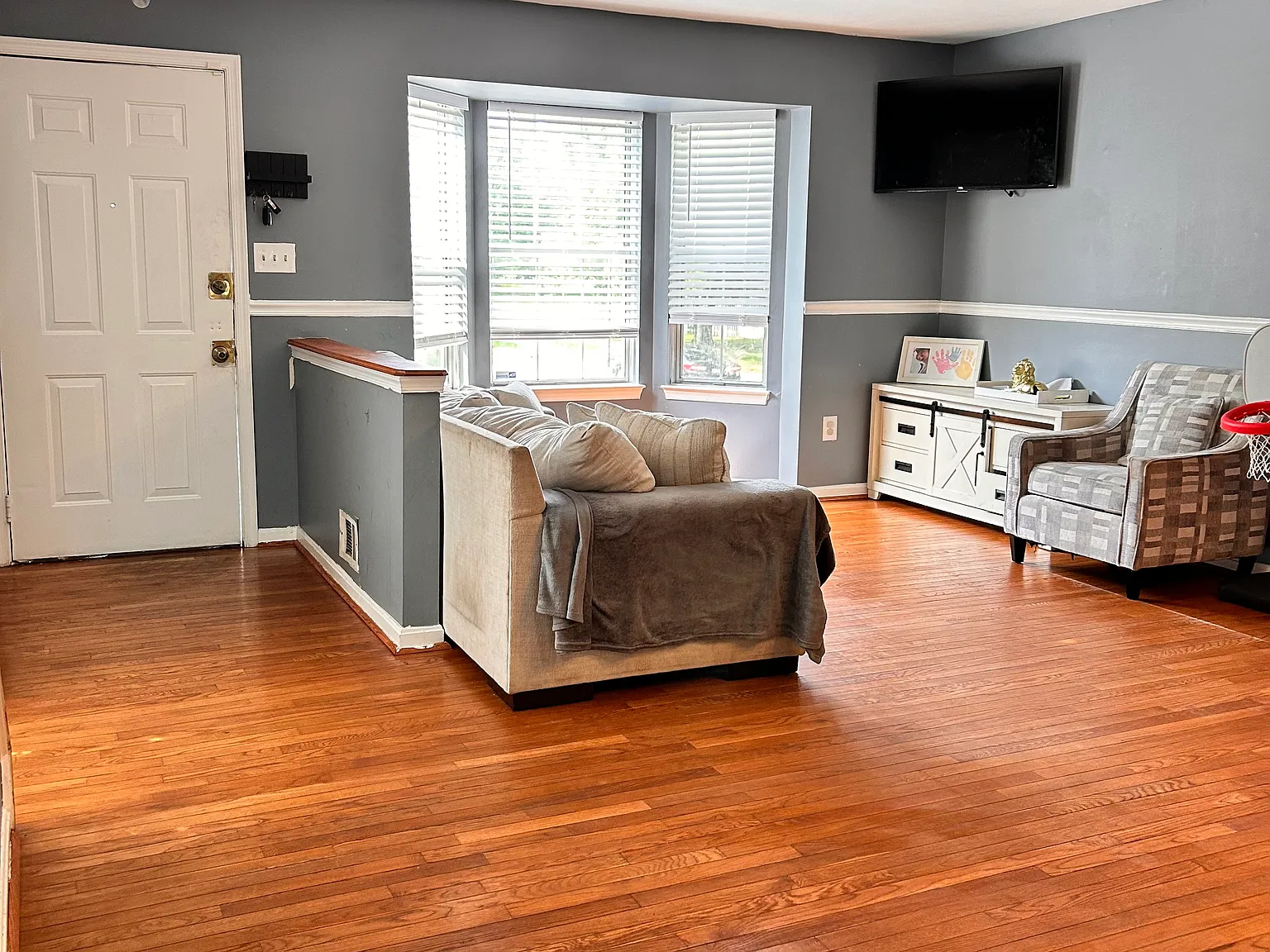 3 bed, 2.5 bath, 1932 sqft, $3,000 — Photo 2