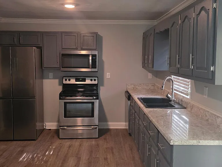 325 S Plymouth Rd NW — Photo 10