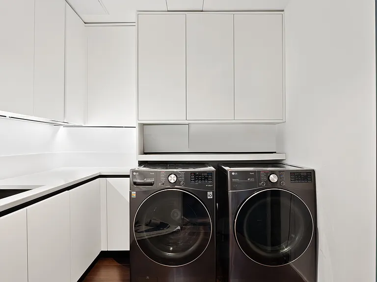 121 Leroy St #TOWNHOUSE — Photo 31