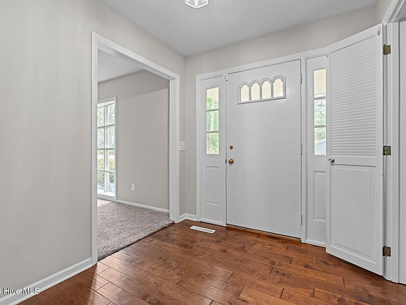 4th image of 220 Westchester Cir
