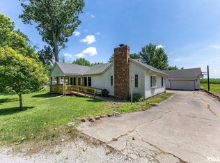 223 4th St E, Andalusia, IL 61232
