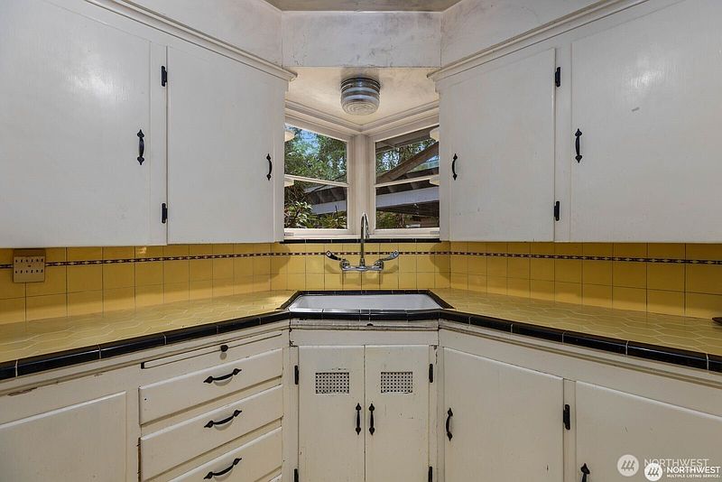 5th image of 9525 7th Avenue NW