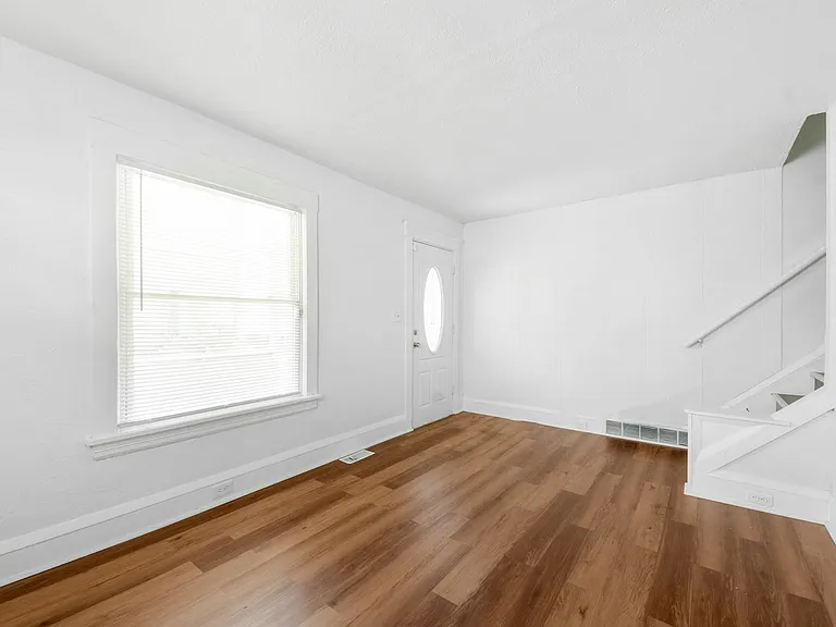 2048 W 105th St — Photo 3