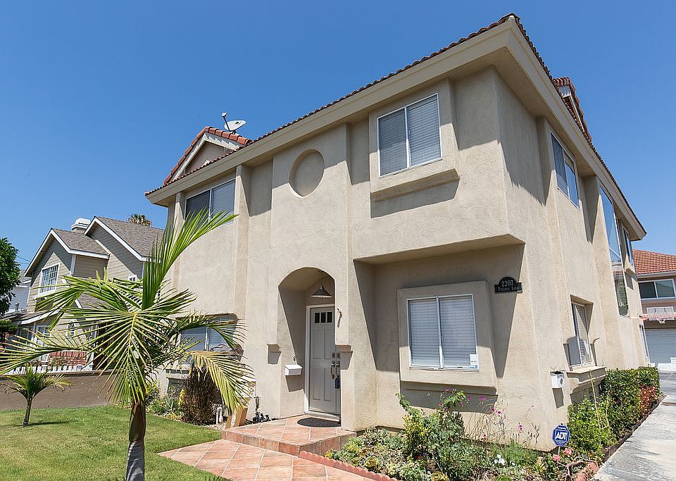 2207A Pullman Lane (front)