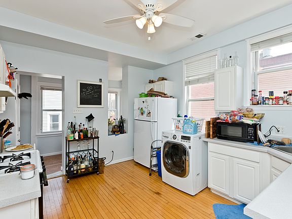 3rd image of 1839 N Hermitage Ave APT 2F