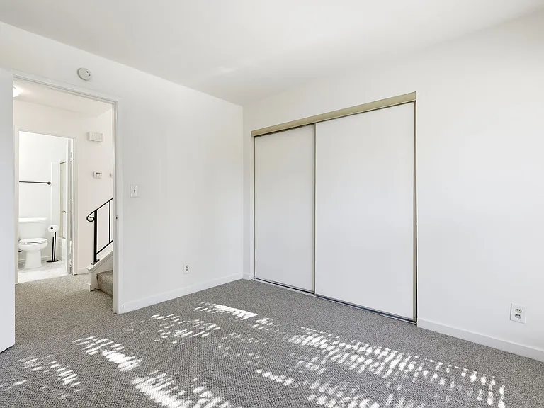 70 Rolling Green Way — Photo 3
