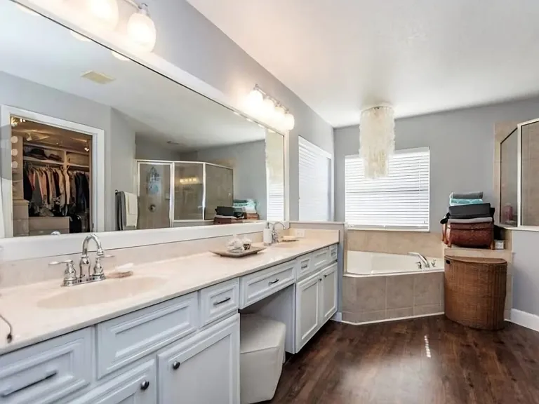 10729 Mottram Point — Photo 11