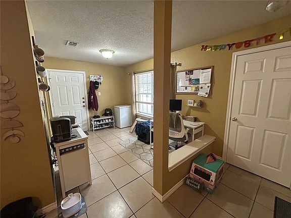 4th image of 919 Sun Meadow St