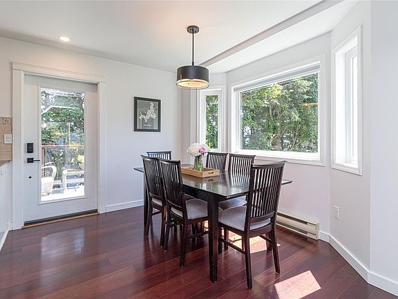 3rd image of 365 Cotlow Rd