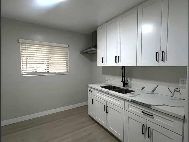 1245 W 39th Pl — Photo 1
