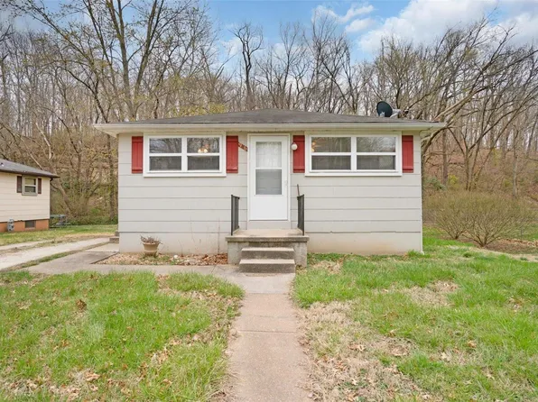 906 Olive St, New Haven, MO 63068