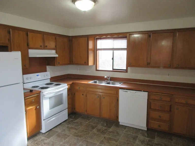 1/2 Off 1st Month's Rent - Two Bedroom w/ Garage — Photo 5