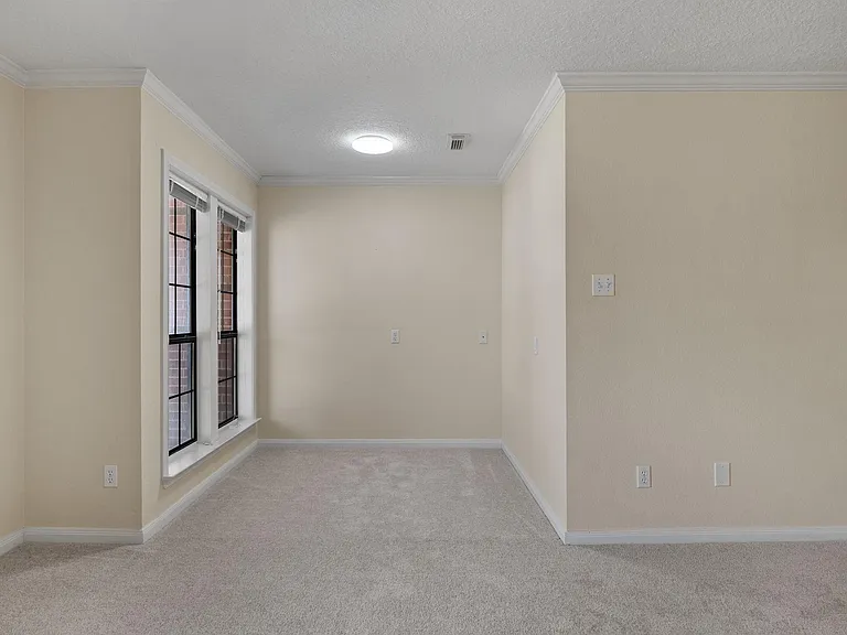 1400 Oak Hollow Dr — Photo 37