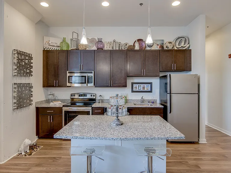 520 Park Avenue — Photo 2