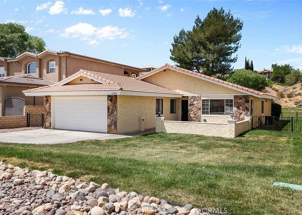 1st image of 12860 Golf Course Dr